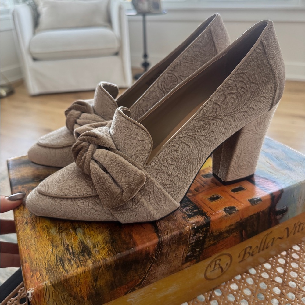 Women’s Bella Vita Gala II Pump: 7.5/Champagne Embossed Velvet